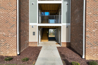 Lofts at Elmsley Crossing in Greensboro, NC - Building Photo - Building Photo