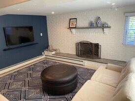 40 Vandewater Ave, Unit 2 in Floral Park, NY - Building Photo