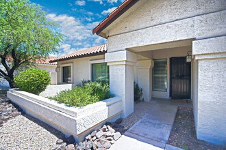 10575 E Mission Ln in Scottsdale, AZ - Foto de edificio - Building Photo