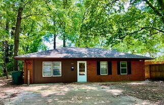 1902 9th St in Greenville, NC - Building Photo