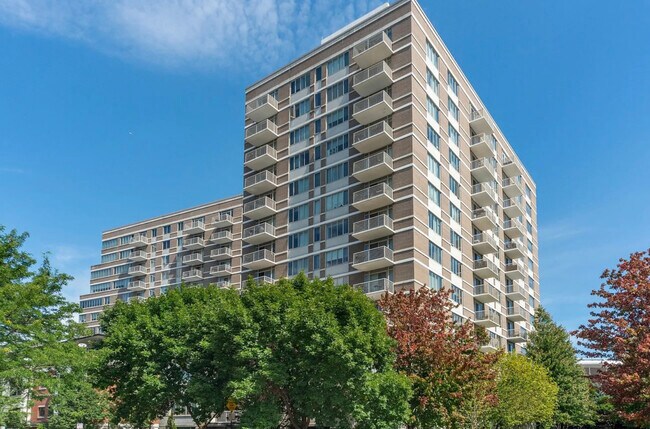 property at 1515 S Prairie Ave
