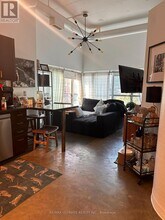 2 Fieldway Rd in Toronto, ON - Building Photo - Building Photo