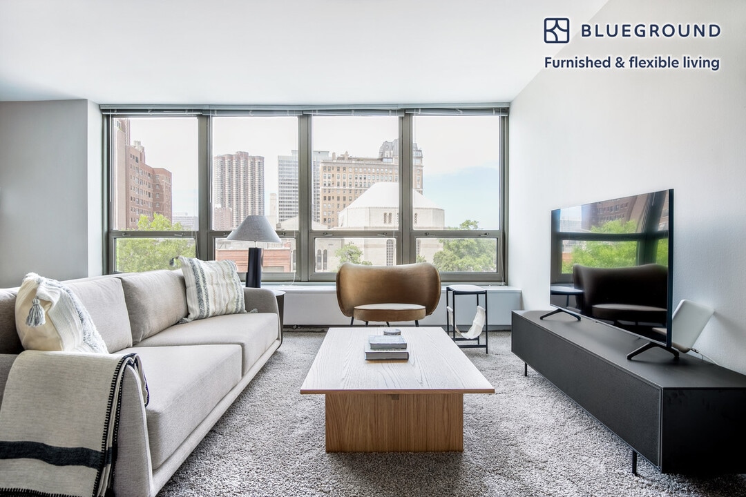 3450 N Lake Shore Dr, Unit FL6-ID715 in Chicago, IL - Building Photo