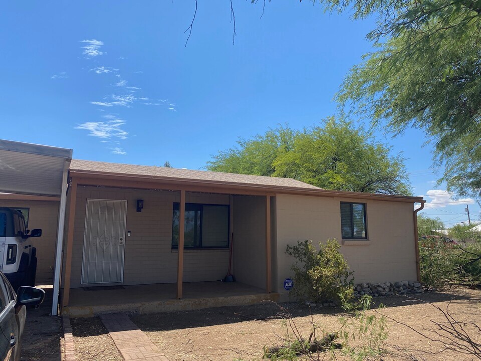 1002 E Simmons St in Tucson, AZ - Foto de edificio