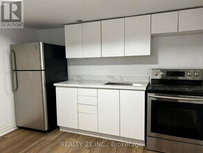 164 Williamson Dr E in Ajax, ON - Building Photo - Building Photo