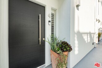 843 17th St in Santa Monica, CA - Building Photo - Building Photo