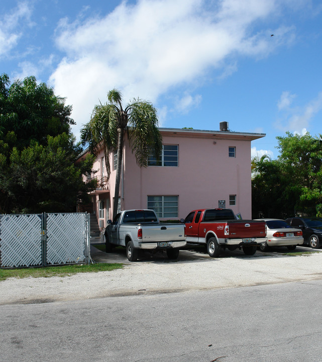 1032 NE 78th Rd in Miami, FL - Foto de edificio