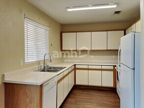 1767 W Rue De La Montagne in Tucson, AZ - Building Photo - Building Photo