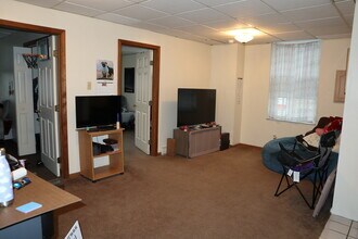 306 3rd St, Unit A in California, PA - Building Photo - Building Photo