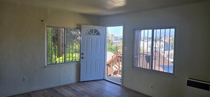 1450 1/2 Fairbanks Pl in Los Angeles, CA - Foto de edificio - Building Photo