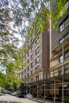 318 W 100th St in New York, NY - Building Photo
