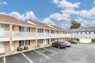 598 Pinewood Dr in Virginia Beach, VA - Building Photo