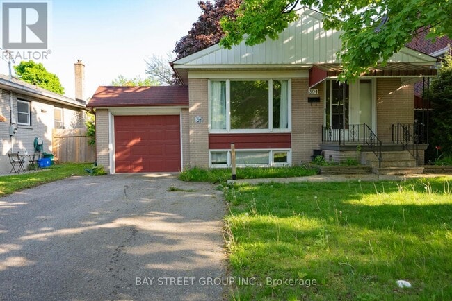 394 Centre St E in Richmond Hill, ON - Building Photo - Building Photo