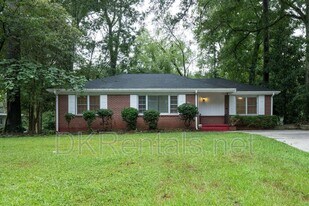 2293 Vistamont Dr in Decatur, GA - Building Photo