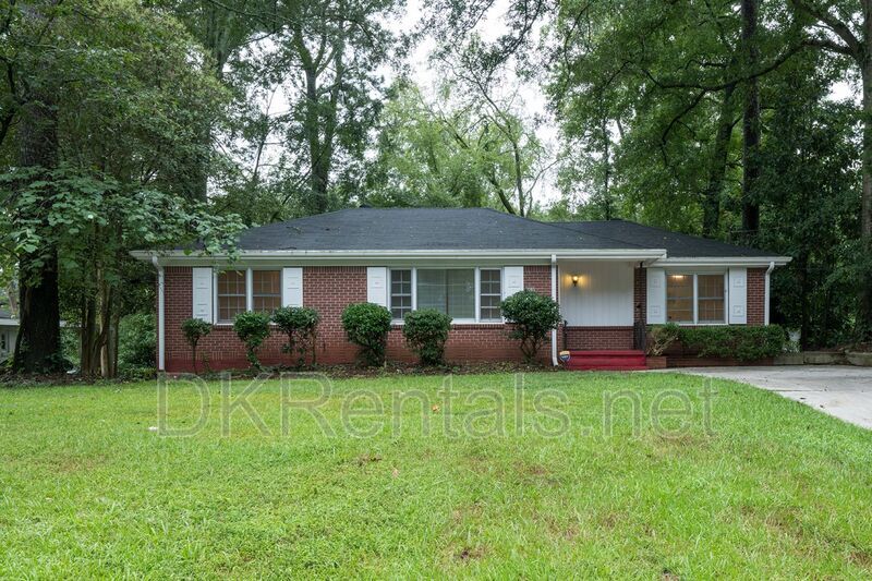 2293 Vistamont Dr in Decatur, GA - Building Photo