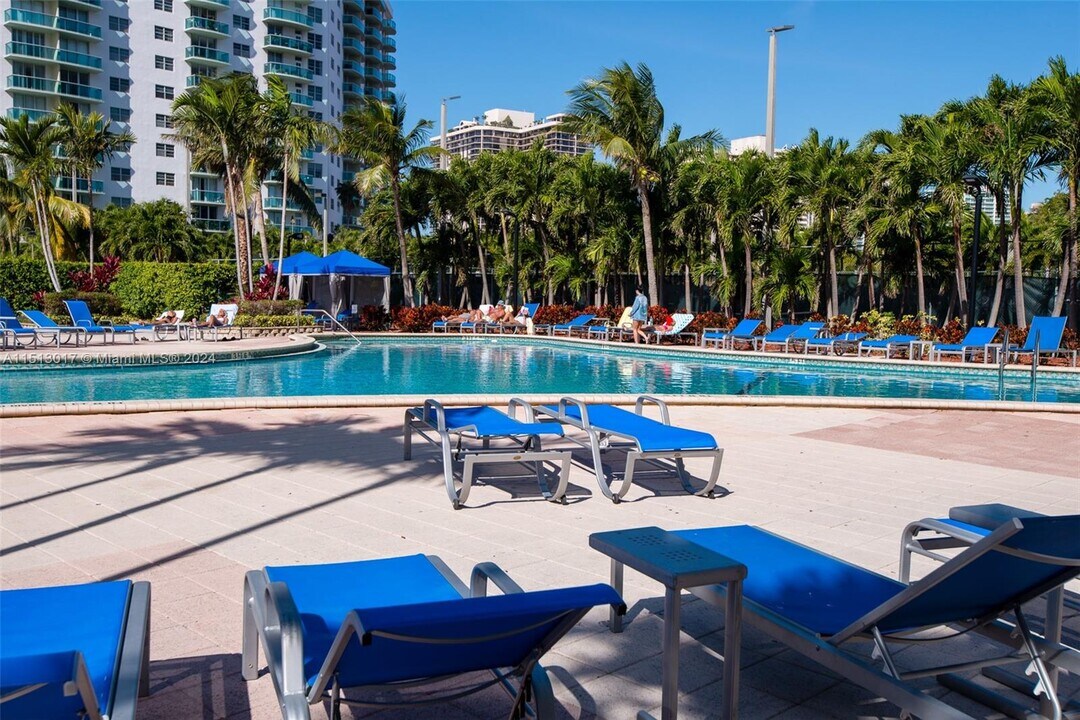 19370 Collins Ave, Unit 809 in Sunny Isles Beach, FL - Building Photo