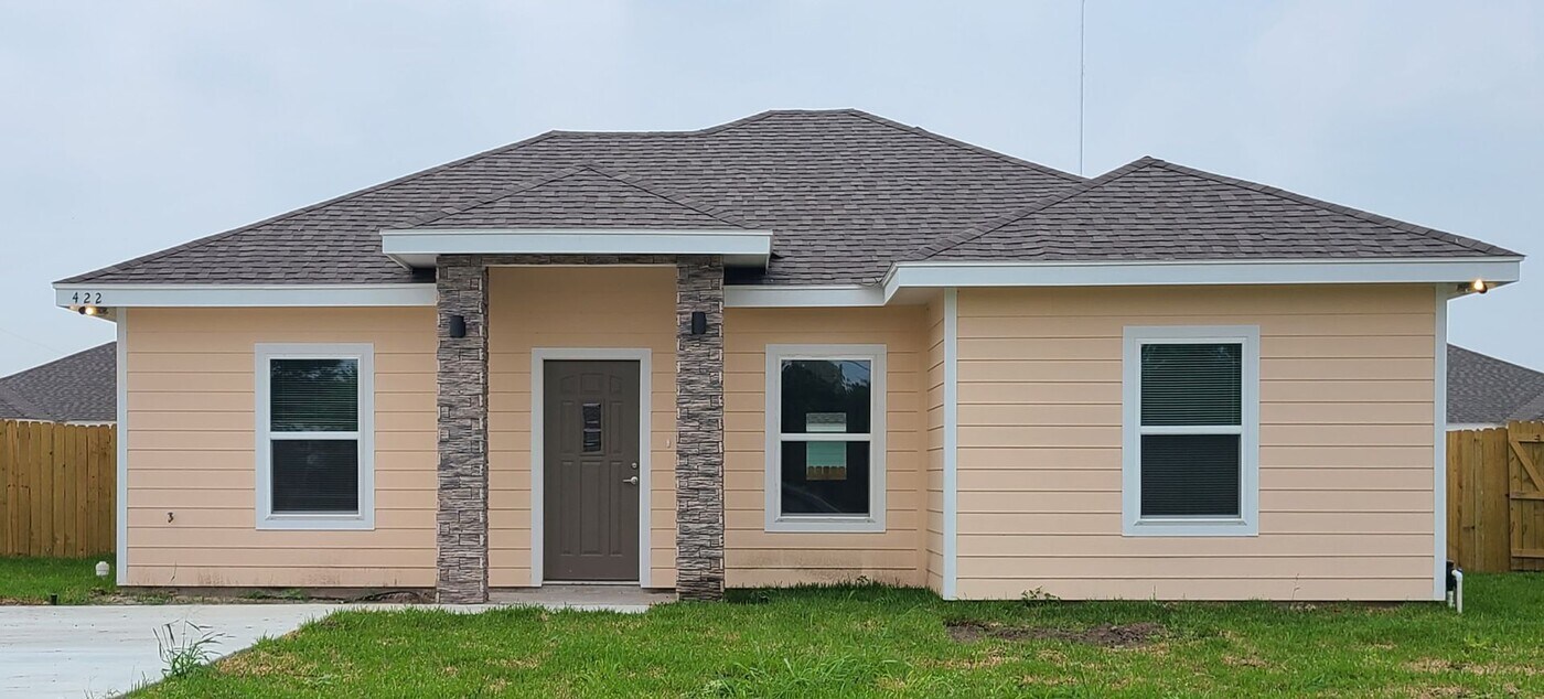 422 Arroyo Ln in La Feria, TX - Building Photo