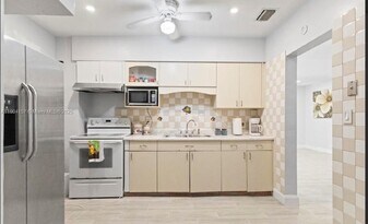 18830 NW 7th Ave in Miami, FL - Building Photo