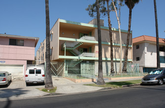 947 S Westmoreland Ave in Los Angeles, CA - Building Photo - Building Photo