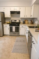 1027 Schmidt Ln in North Brunswick, NJ - Building Photo