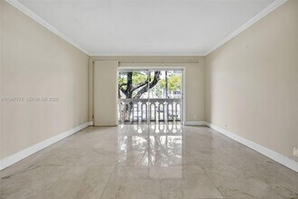 100 Edgewater Dr, Unit 240 in Coral Gables, FL - Foto de edificio - Building Photo