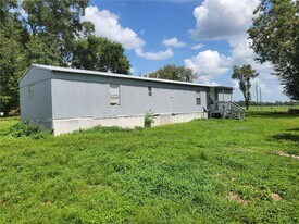 40539 Enterprise Rd in Dade City, FL - Building Photo