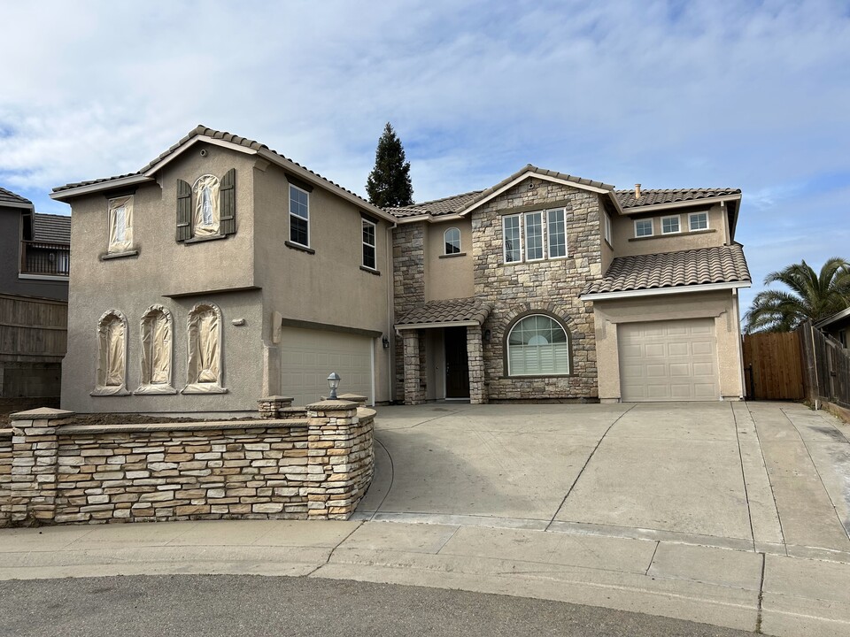 5241 Treepond Ct in Antelope, CA - Foto de edificio