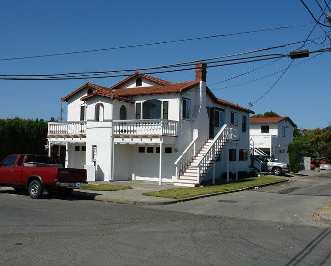 2305 Eldorado St in Vallejo, CA - Foto de edificio - Building Photo