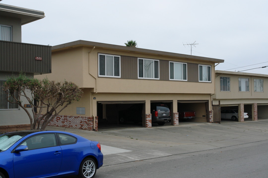 1385 Broadway in Millbrae, CA - Building Photo