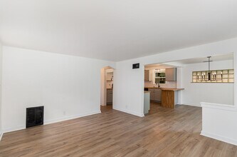 2432 Ardmore Ave in Cincinnati, OH - Foto de edificio - Building Photo