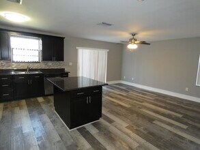 14212 NE 4th Ave in Miami, FL - Foto de edificio - Building Photo