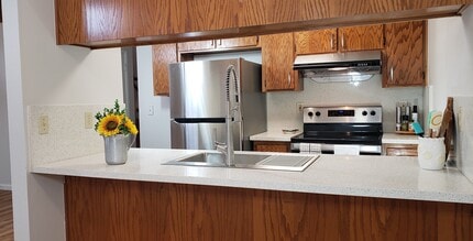 200 W Hawkeye Ave in Turlock, CA - Building Photo - Building Photo
