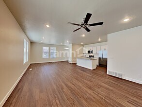 11133 Kitty Hawk Rd in South Jordan, UT - Building Photo - Building Photo
