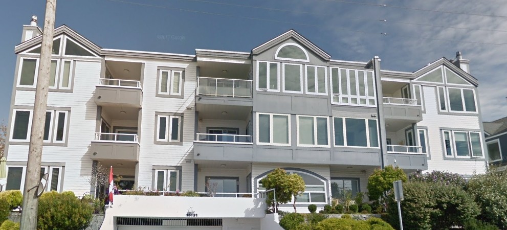 Bay Pointe in White Rock, BC - Building Photo