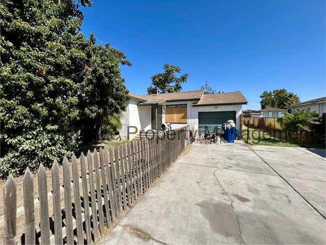 property at 902 Woodrow Ave
