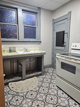 810 W Ash St in Salina, KS - Foto de edificio - Building Photo