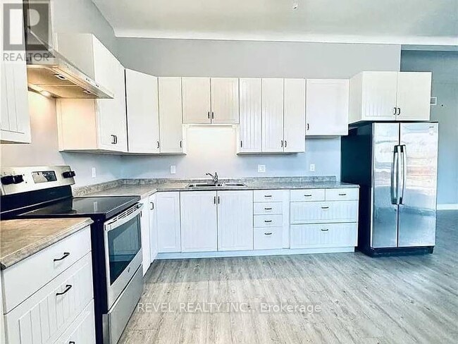 528 Lincoln St in Welland, ON - Building Photo - Building Photo