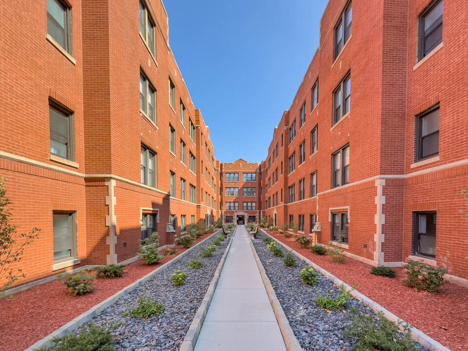 3940 N Janssen in Chicago, IL - Building Photo