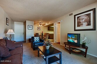 8250 N Vía Paseo del Norte in Scottsdale, AZ - Foto de edificio - Building Photo