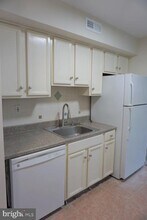 1914 Old Stone Mill Dr in East Windsor, NJ - Building Photo - Building Photo