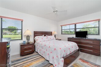 2005 Pine Isle Ln in Naples, FL - Building Photo - Building Photo