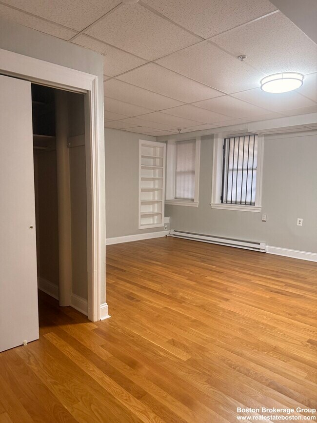 857 Beacon St, Unit B-1 in Boston, MA - Foto de edificio - Building Photo