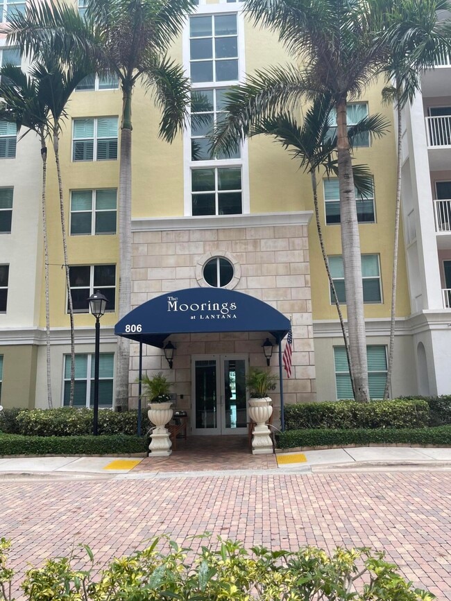 property at 806 E Windward Way