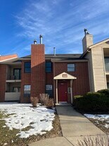 2040 N Rand Rd in Palatine, IL - Building Photo