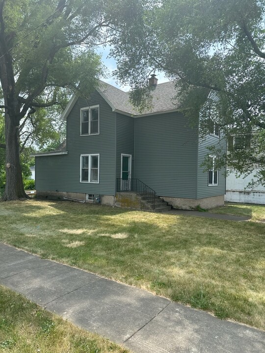 1920 W Station St in Kankakee, IL - Building Photo