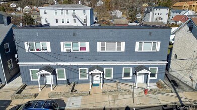 197 Grand St, Unit 1 in Croton-on-Hudson, NY - Foto de edificio - Building Photo