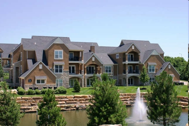 Mansions at Canyon Creek in Lenexa, KS - Building Photo