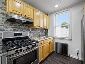 32 Gardner Ave in Jersey City, NJ - Building Photo - Building Photo