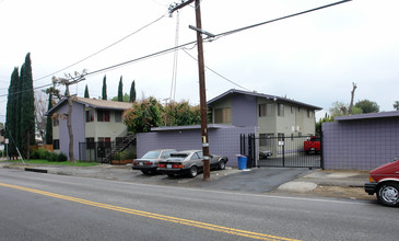 7405 Hazeltine Ave in Van Nuys, CA - Building Photo - Building Photo