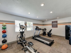 Sierra Park in North Highlands, CA - Foto de edificio - Building Photo